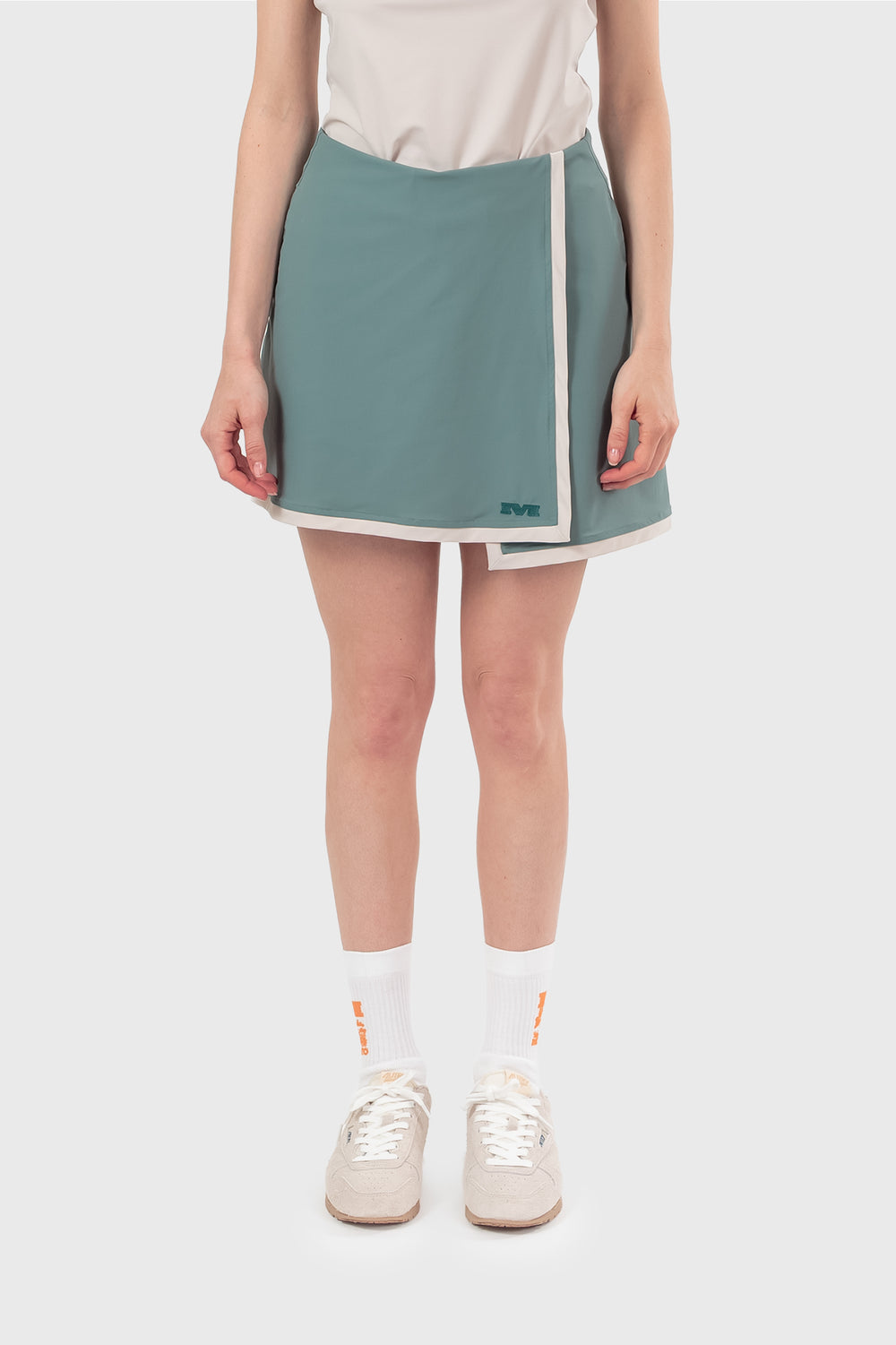 No roots skort