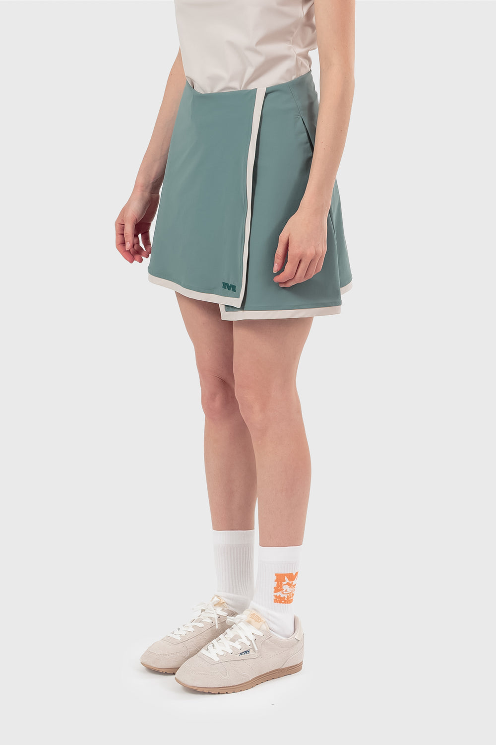 No roots skort