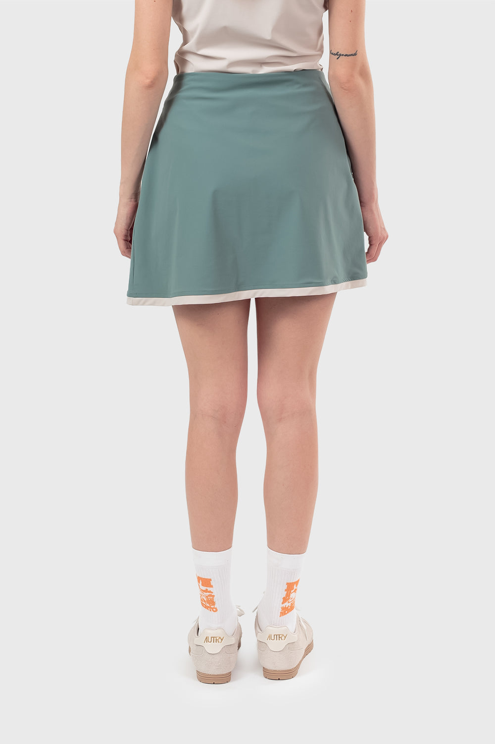 No roots skort