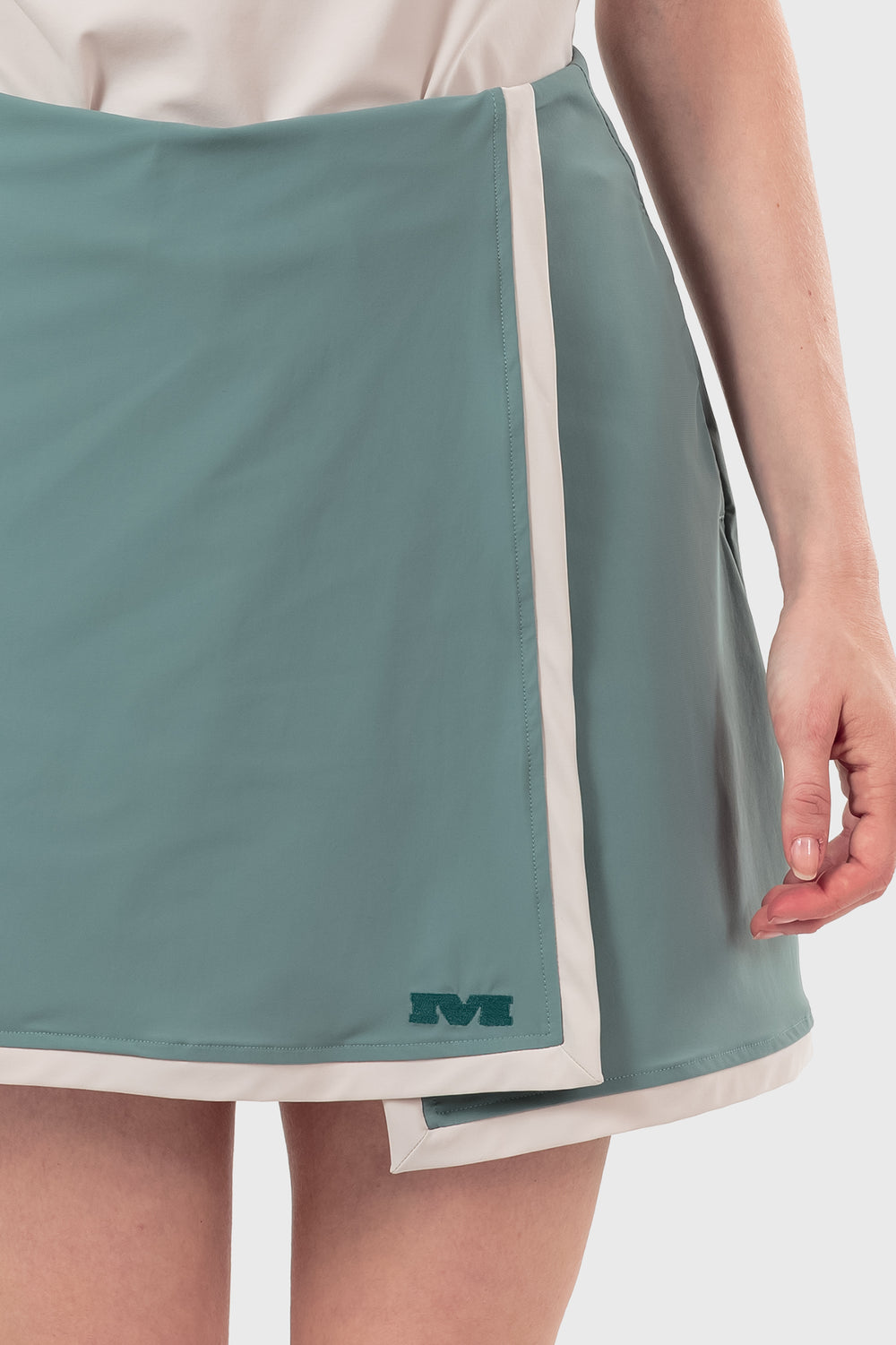 No roots skort
