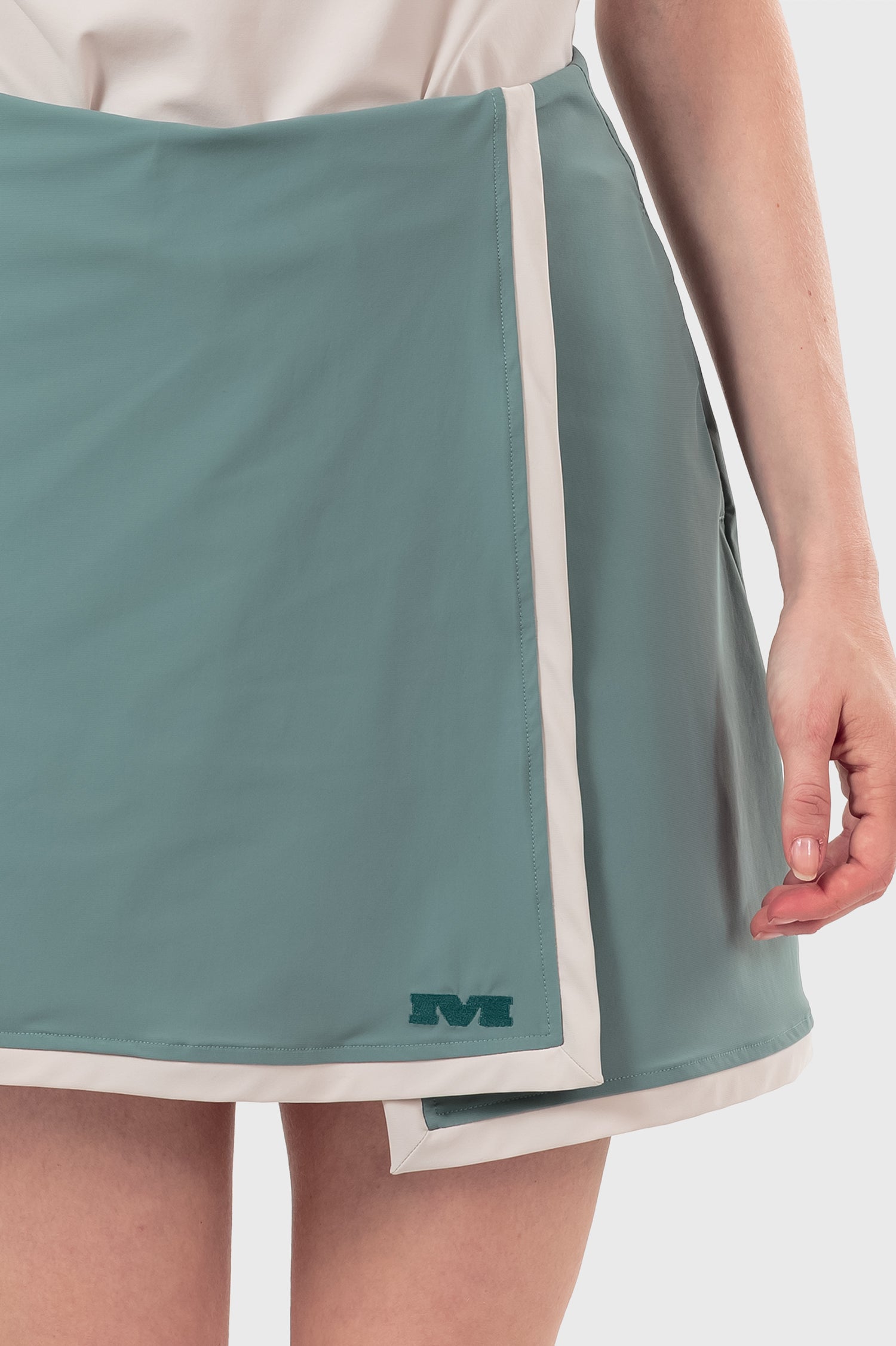 No roots skort